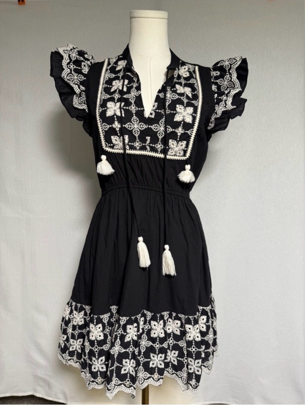 En Saison Fiesta style Black Dress w White Embroidery - S
